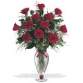 İthal cam vazoda 12 adet kırmızı gül
