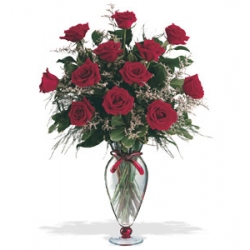 İthal cam vazoda 12 adet kırmızı gül